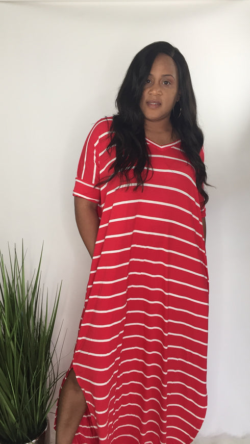 Vacation Bound|plus size maxi dress -ruby/ivory